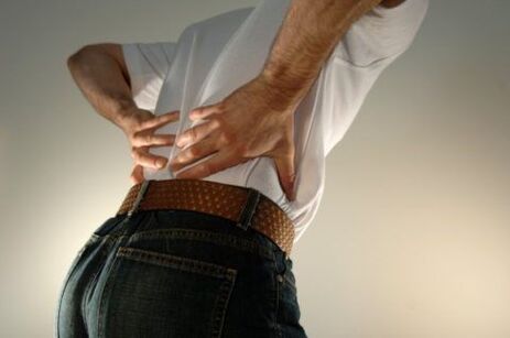 Sakit rendah adalah tanda osteochondrosis