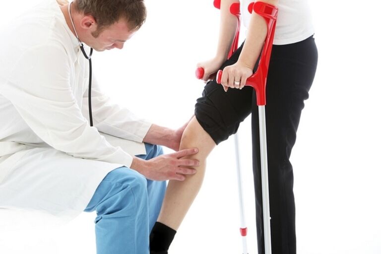 Pemeriksaan lutut pesakit dengan osteoarthritis sendi lutut
